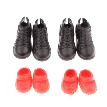 2 poros Lėlių namelis Miniatiūriniai batai Mini plastikiniai juodi raudoni sportbačiai Lėlės Priedai Vaikai Apsimesti Žaisti Žaislai