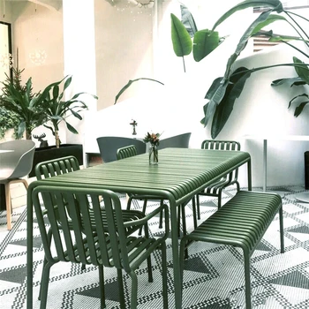 Modernus minimalistinis laisvalaikio kiemas Lauko stalai ir kėdės Kaltinės geležies spalvos lauko stalo ir kėdės komplekto derinys B